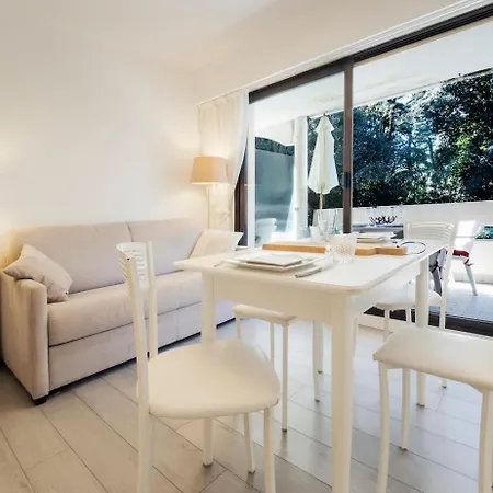 A Pied Les Pins 150m Apartment